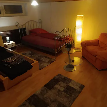 Untergeschoss, 24 H Check-in,tv,internet,kueche, Bad, 2 Guest, Freeparking,im Keller, Vip Shuttle Service Apartamento Hanóver
