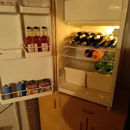 Untergeschoss, 24 H Check-in,tv,internet,kueche, Bad, 2 Guest, Freeparking,im Keller, Vip Shuttle Service Apartamento Hanóver